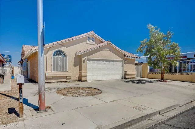 $2,300 | 2345 Stockton Avenue, Las Vegas, NV 89104