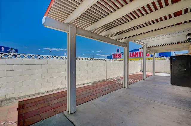 $2,300 | 2345 Stockton Avenue, Las Vegas, NV 89104