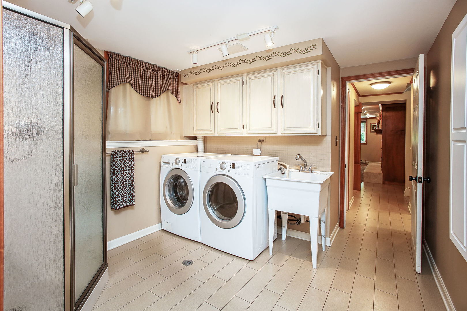 110 Stuarton Drive Wheaton, IL 60189 - Photo 29 of 30 a utility room with dryer and washer
