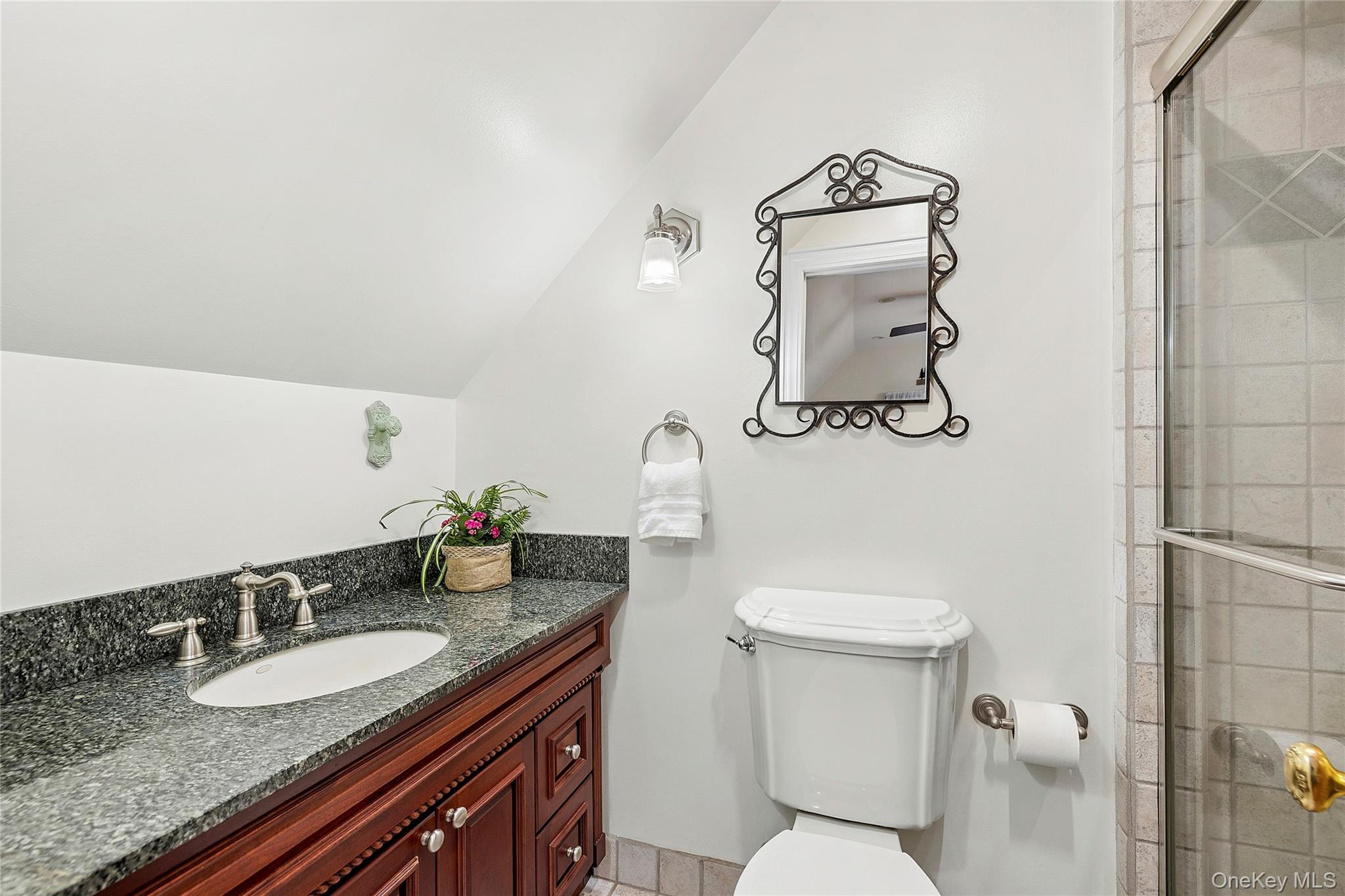84 Luquer Road Manhasset, NY 11030 - Photo 20 of 30