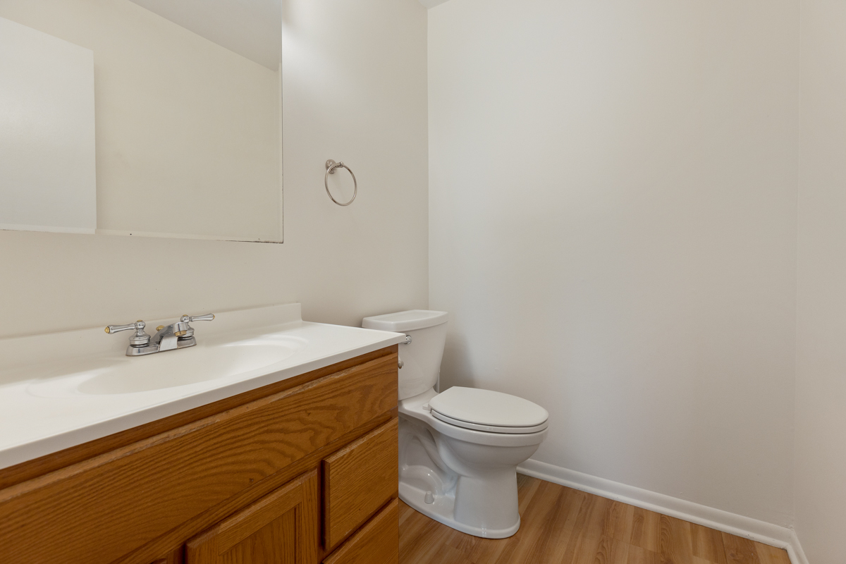 772 Leicester Road, Unit 772 Elk Grove Village, IL 60007 - Photo 11 of 21 a bathroom with a sink and a toilet
