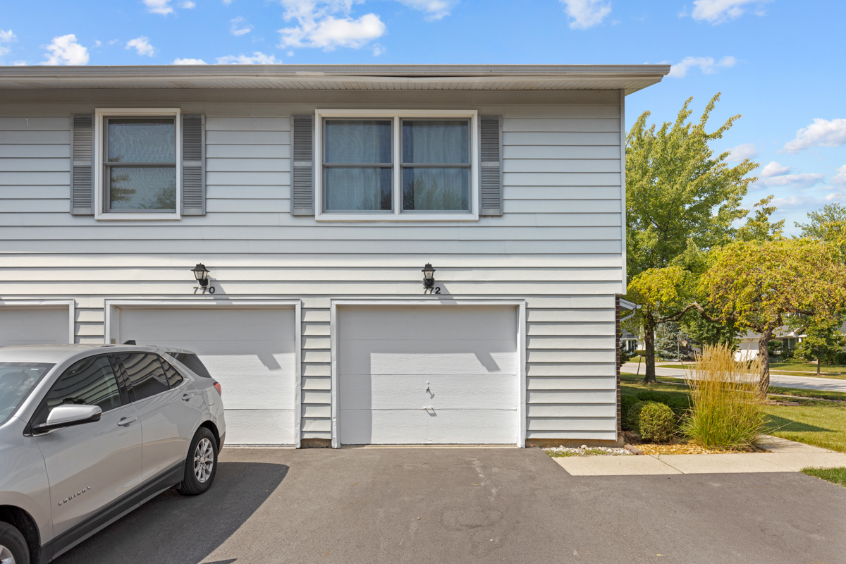 772 Leicester Road, Unit 772 Elk Grove Village, IL 60007 - Photo 21 of 21 a view of parking area