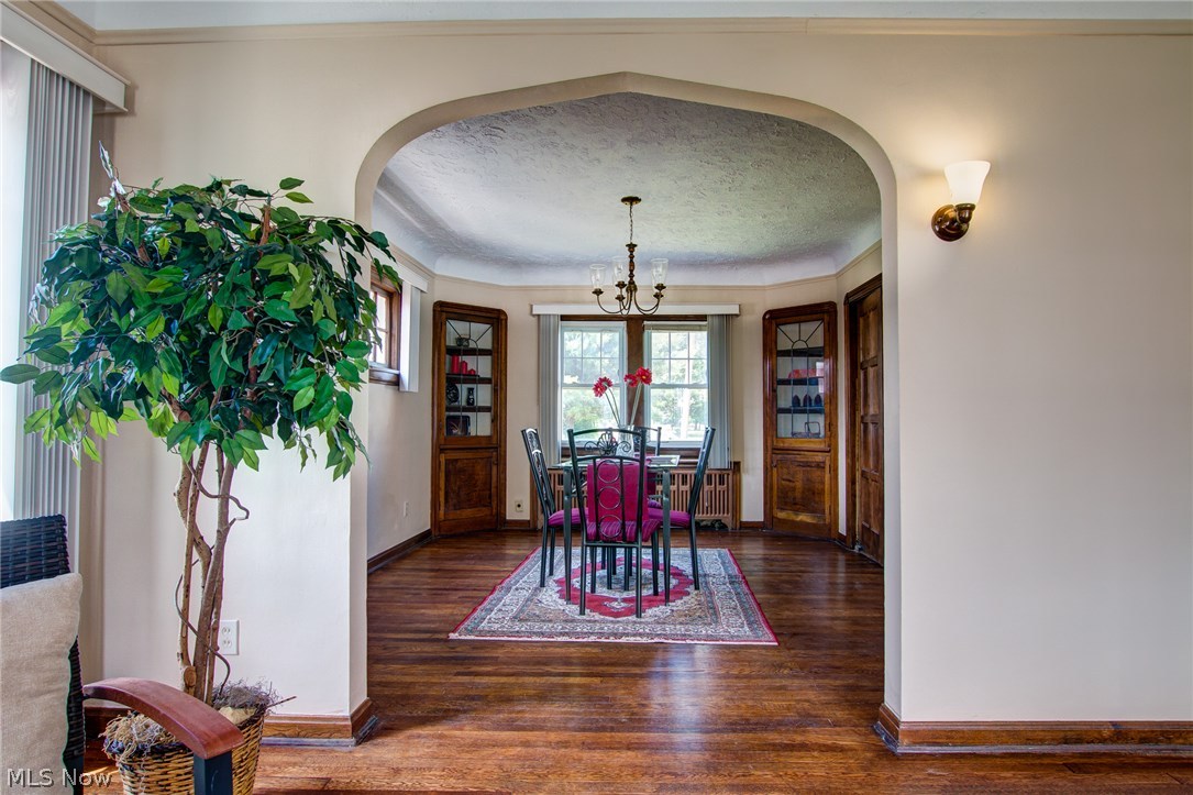 18115 Rosecliff Road Cleveland, OH 44119 - Photo 4 of 24 Pretty archway frames dining room…