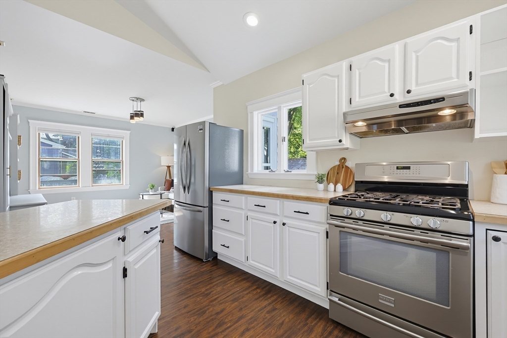 138 Marble Street Stoneham, MA 02180 - Photo 12 of 41