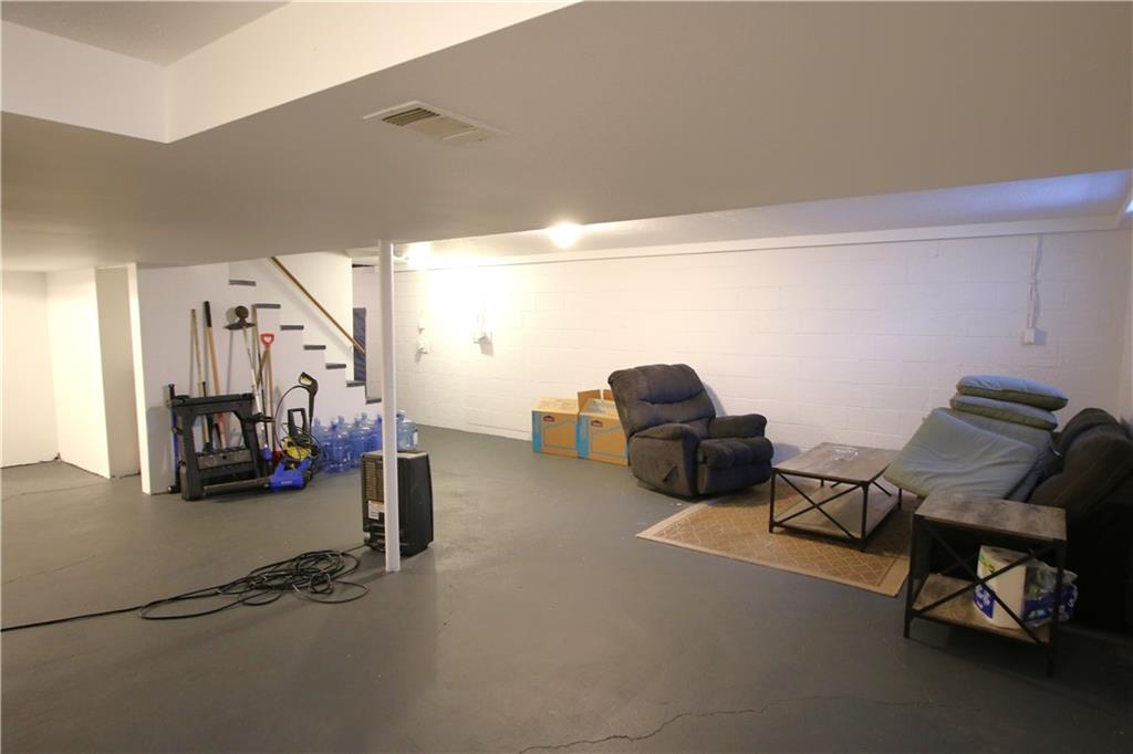520 Oregon Street Monongahela, PA 15063 - Photo 15 of 31 a living room with furniture