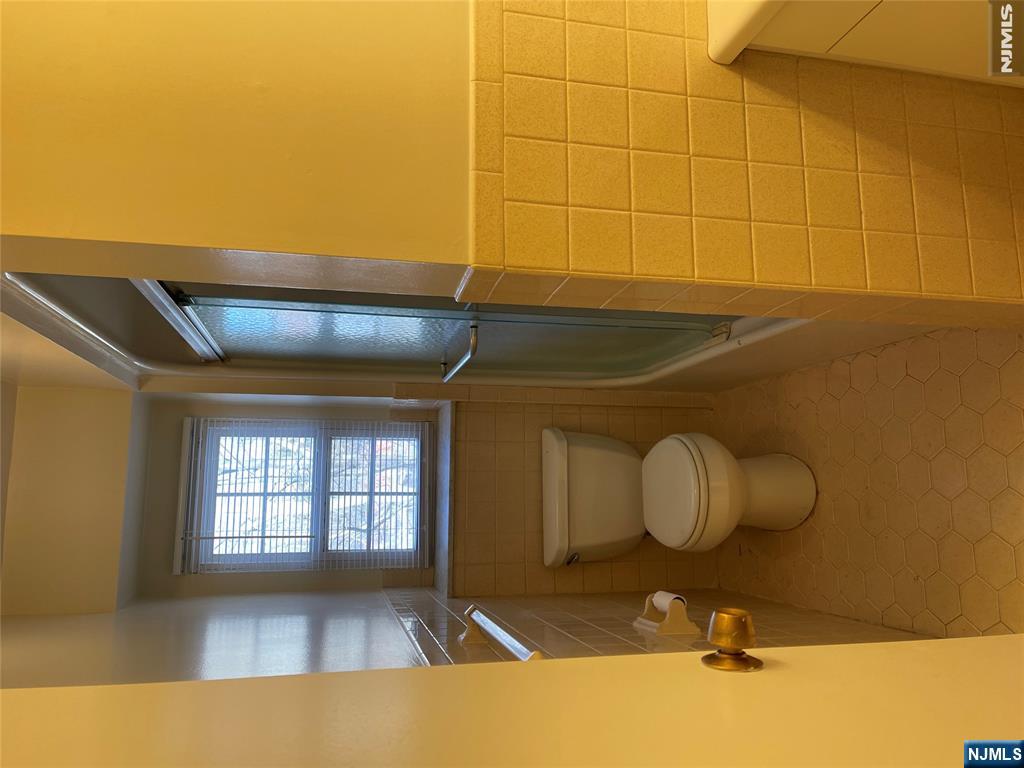 255 Piermont Road, Unit 25518 Cresskill, NJ 07626 - Photo 5 of 10