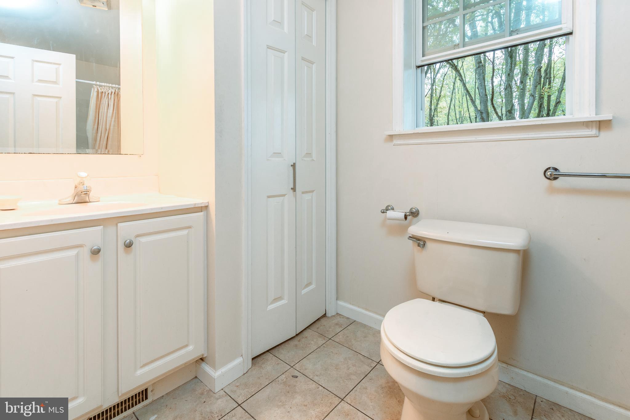 465 North Mill Road Kennett Square, PA 19348 - Photo 20 of 25 Master Bedroom En-Suite with Tub/Shower