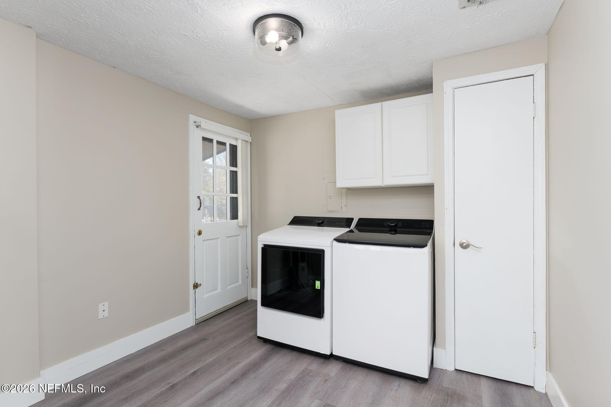 724 Miltondale Road Macclenny, FL 32063 - Photo 11 of 31 a utility room with washer and dryer