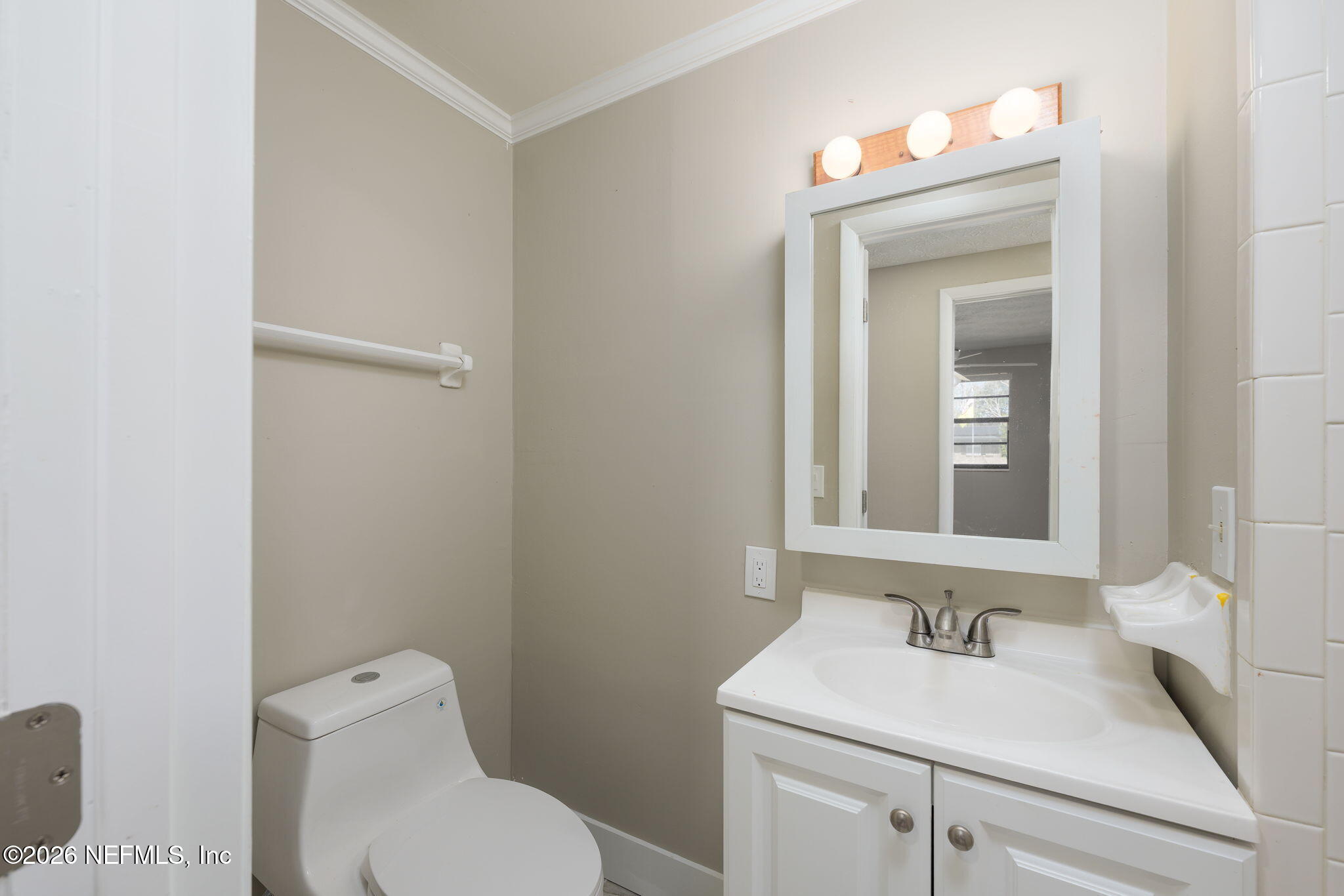 724 Miltondale Road Macclenny, FL 32063 - Photo 16 of 31 a bathroom with a toilet sink and mirror
