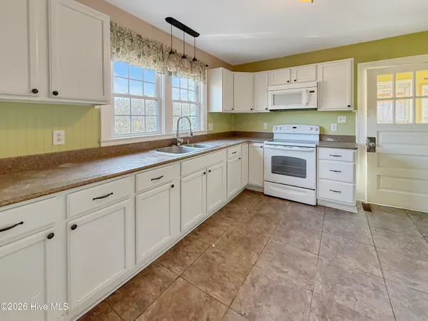 $200,000 | 2006 Highway 17, Merry Hill, NC 27957