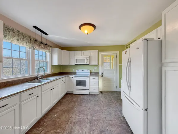 $200,000 | 2006 Highway 17, Merry Hill, NC 27957