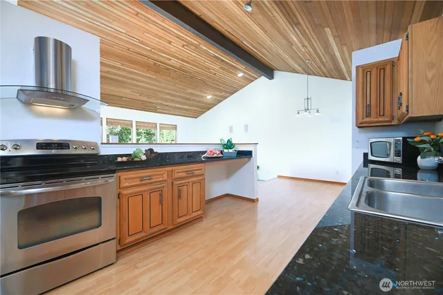 $950,000 | 4726 Picnic Point Road, Edmonds, WA 98026