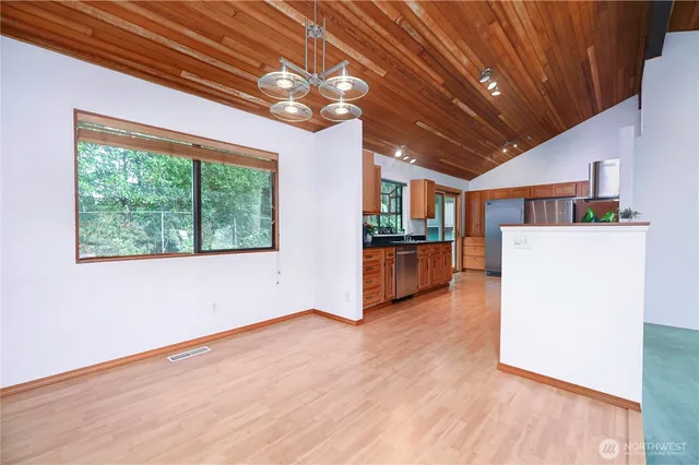 $950,000 | 4726 Picnic Point Road, Edmonds, WA 98026