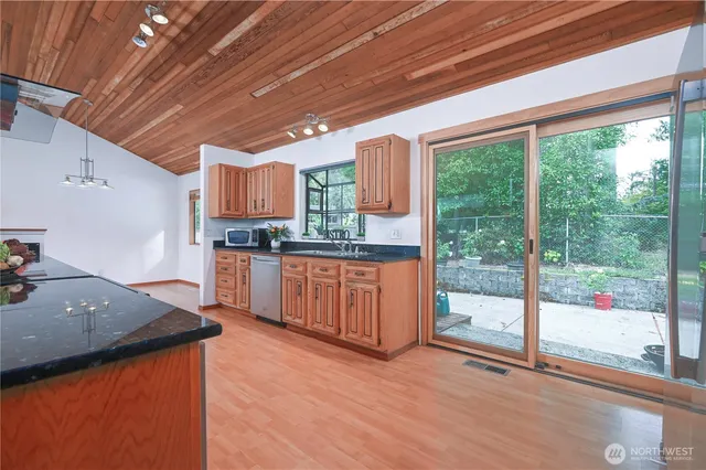 $950,000 | 4726 Picnic Point Road, Edmonds, WA 98026