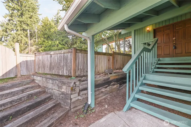 $950,000 | 4726 Picnic Point Road, Edmonds, WA 98026