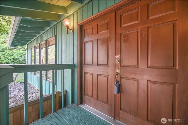 $950,000 | 4726 Picnic Point Road, Edmonds, WA 98026