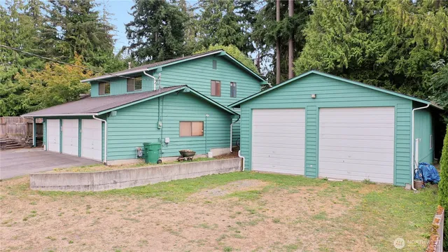 $950,000 | 4726 Picnic Point Road, Edmonds, WA 98026