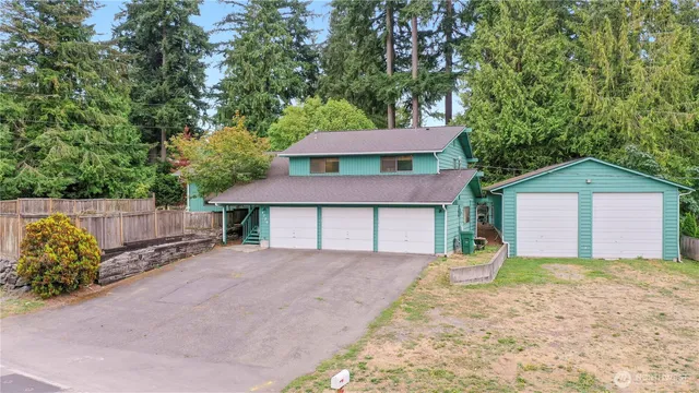 $950,000 | 4726 Picnic Point Road, Edmonds, WA 98026