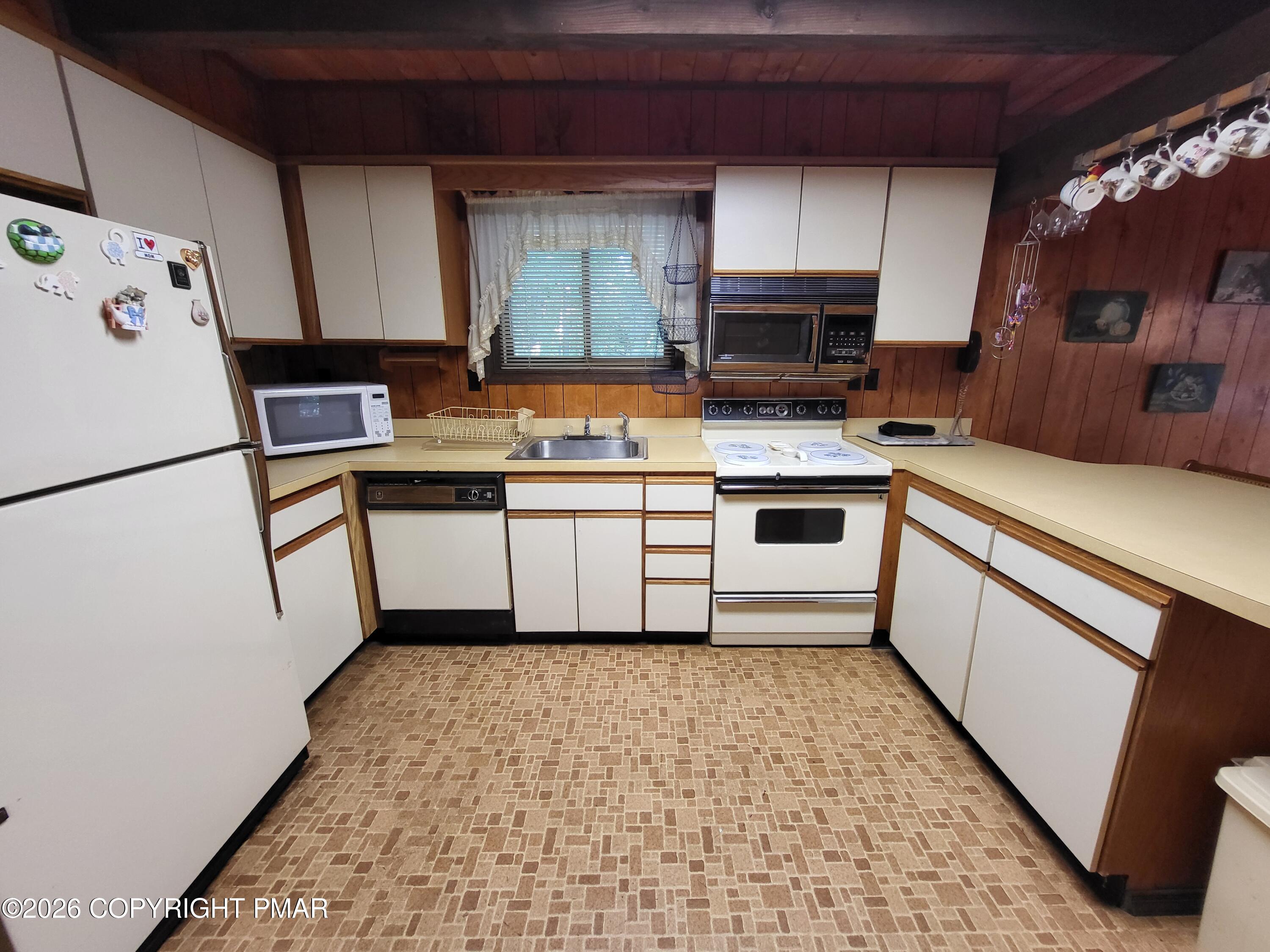 6384 Decker Road Bushkill, PA 18324 - Photo 11 of 69 20260731_173334