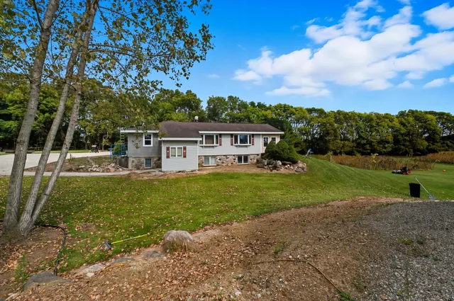 $474,900 | 3740 County Rd O, Saukville, WI 53080