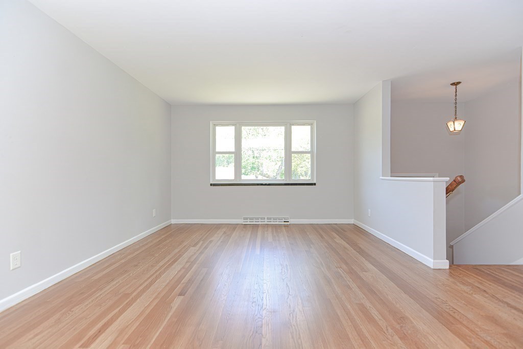 136 Marked Tree Road Holliston, MA 01746 - Photo 6 of 38 Gallery Image 6