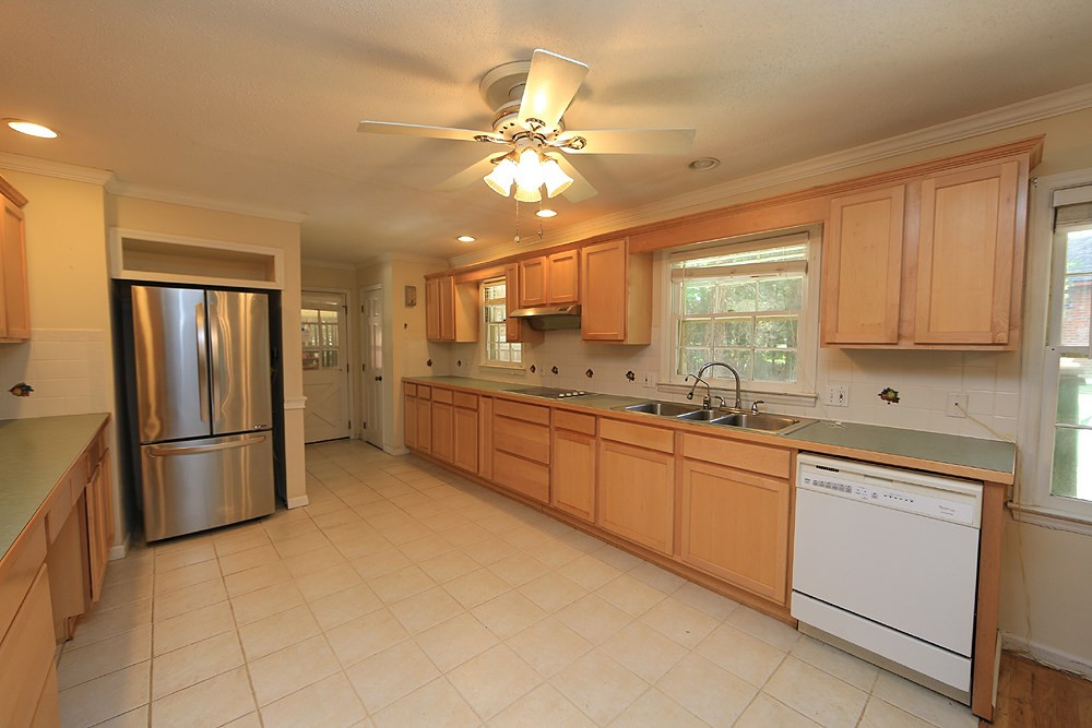 1603 Westhaven Drive Raleigh, NC 27607 - Photo 4 of 30 Photo 4