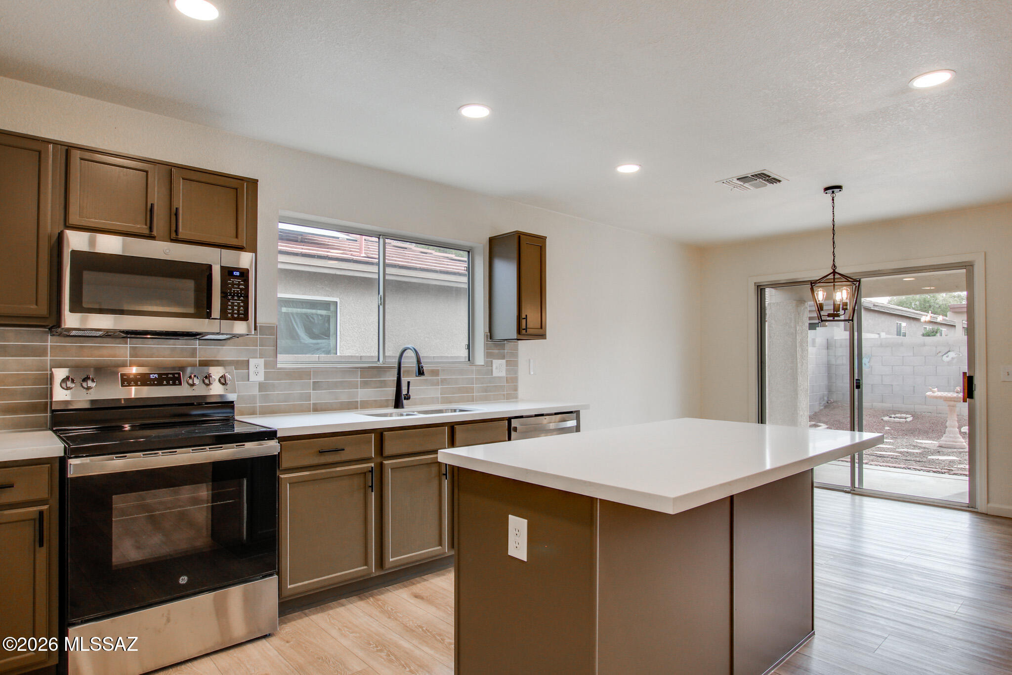 9410 East Grapevine Spring Place Tucson, AZ 85710 - Photo 1 of 37 photo-20154