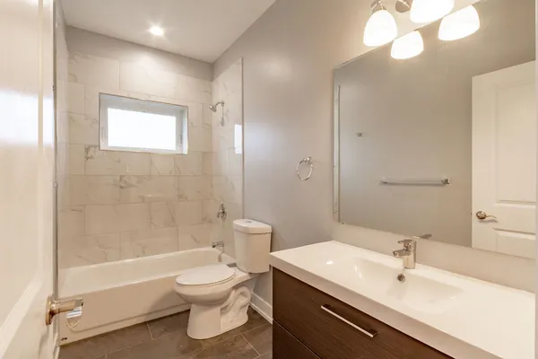 $2,750 | 4851 North Central Avenue, Unit 1E, Chicago, IL 60630