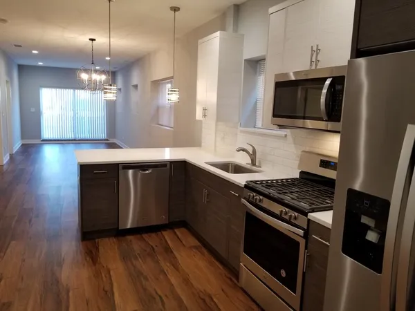 $2,750 | 4851 North Central Avenue, Unit 1E, Chicago, IL 60630