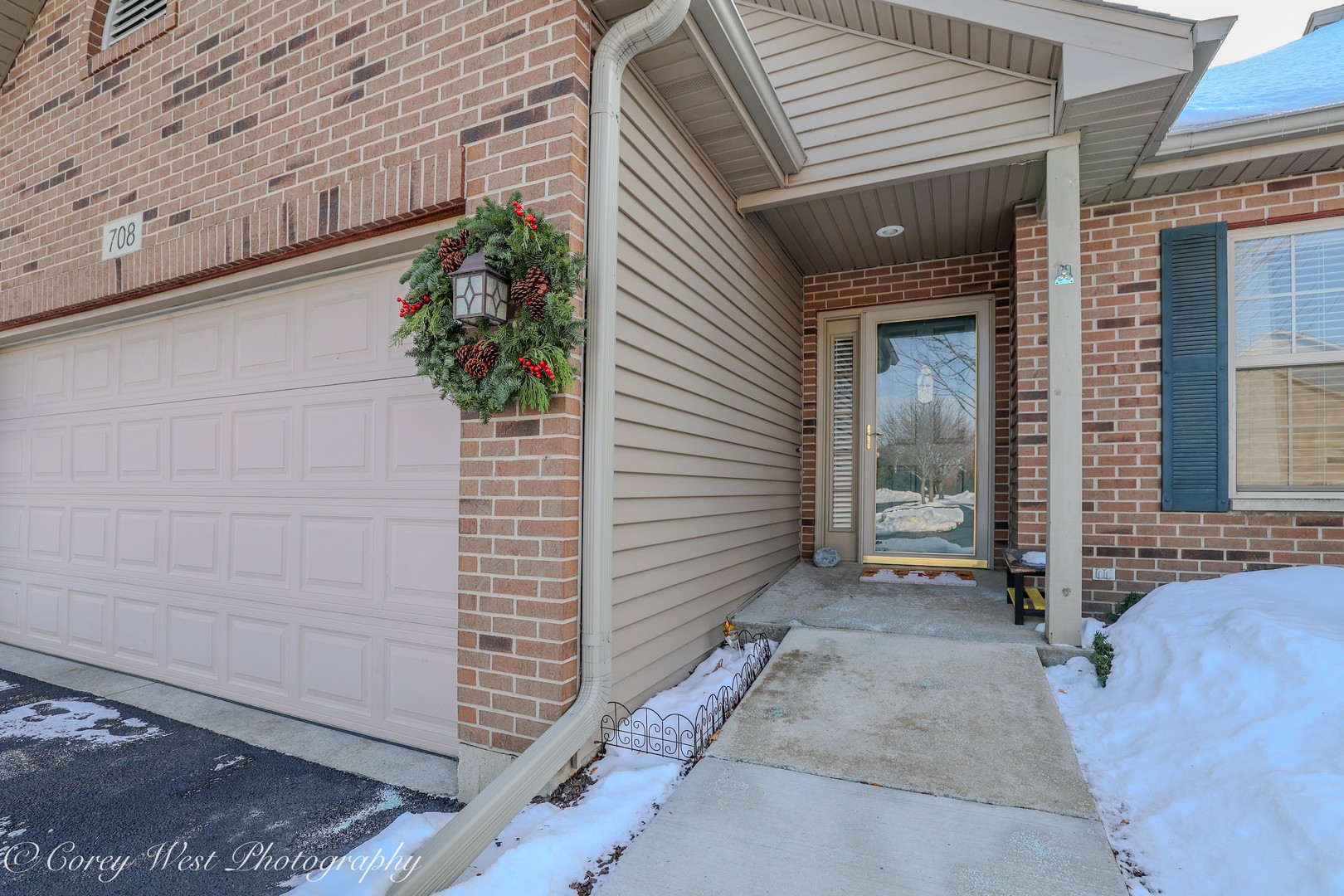 708 Nancy Court Sycamore, IL 60178 - Photo 2 of 29 a view of a house with a door and wooden floor
