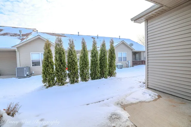 a view of a house with backyard and garden