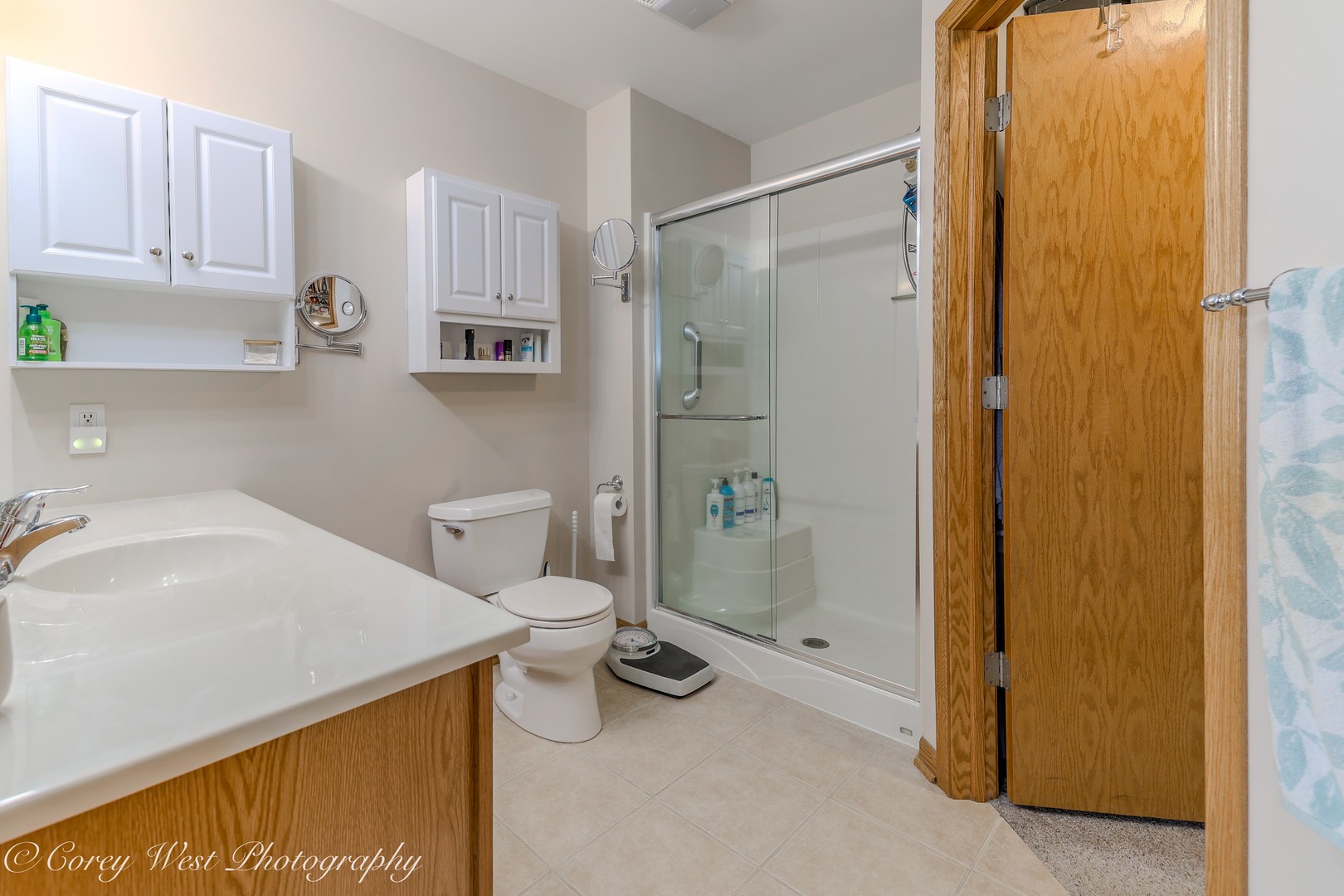 708 Nancy Court Sycamore, IL 60178 - Photo 9 of 29 a bathroom with a sink a toilet and shower