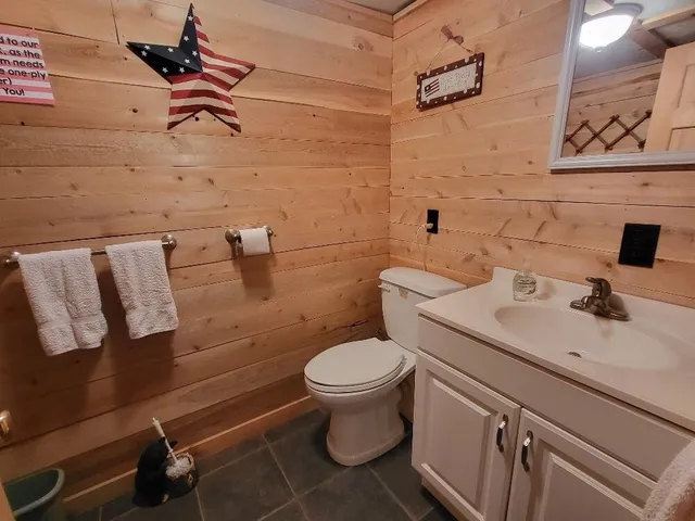 $649,900 | 110 Lakeside Lodges Road, Rangeley, ME 04970