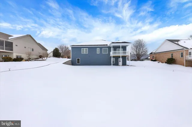 a house view with a outdoor space