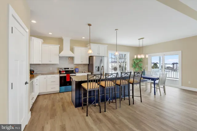 a view of a kitchen and dining room