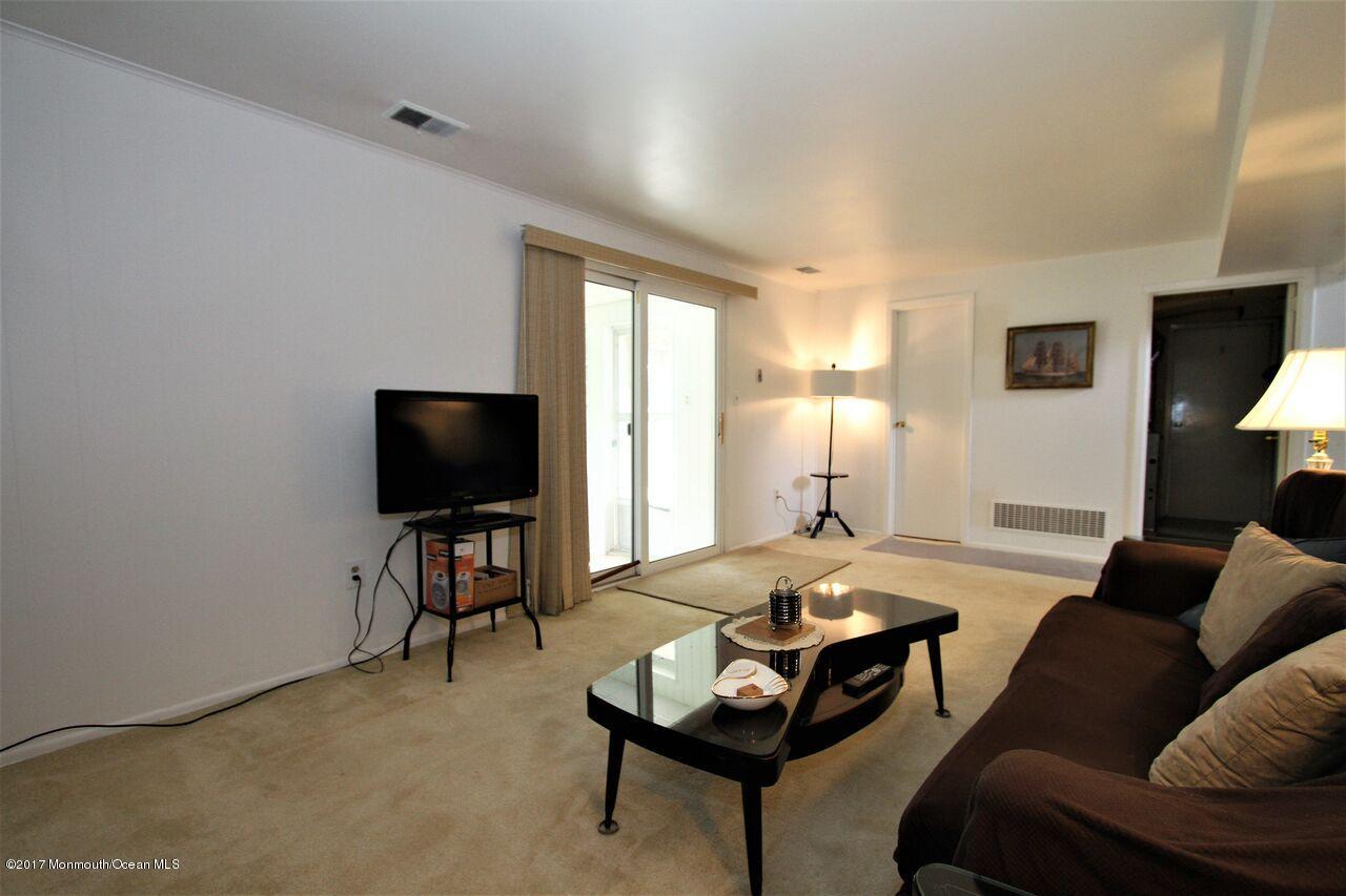 39 Chesapeake Road Manalapan, NJ 07726 - Photo 20 of 26 IMG_0808