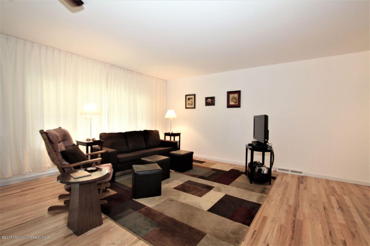 39 Chesapeake Road Manalapan, NJ 07726 - Photo 3 of 26 IMG_0755