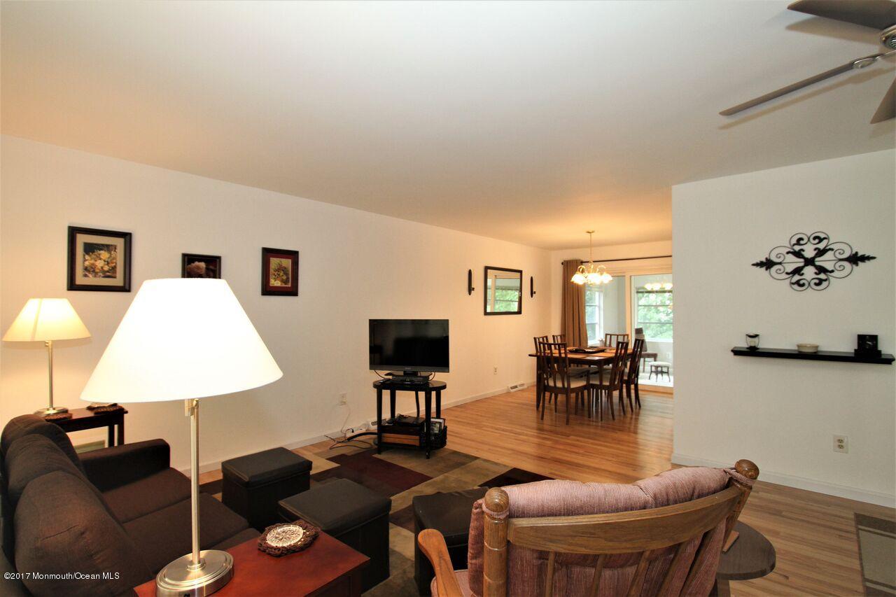 39 Chesapeake Road Manalapan, NJ 07726 - Photo 4 of 26 IMG_0758