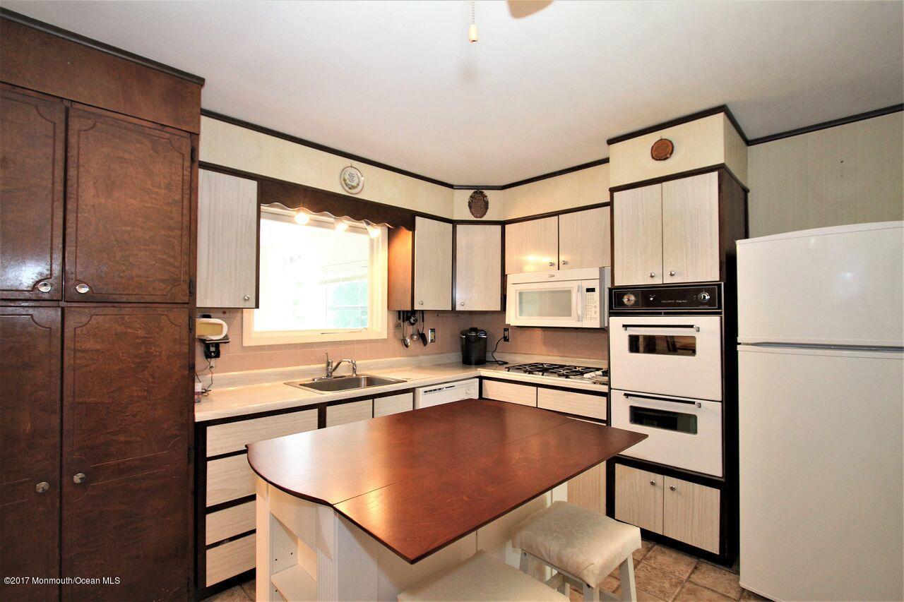 39 Chesapeake Road Manalapan, NJ 07726 - Photo 6 of 26 IMG_0776