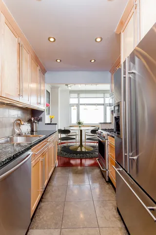 $1,195,000 | 404 East 76th Street, Unit 27B | Lenox Hill