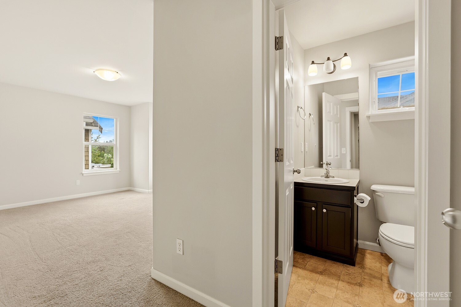 17520 12th Avenue Northeast, Unit B Shoreline, WA 98155 - Photo 18 of 29