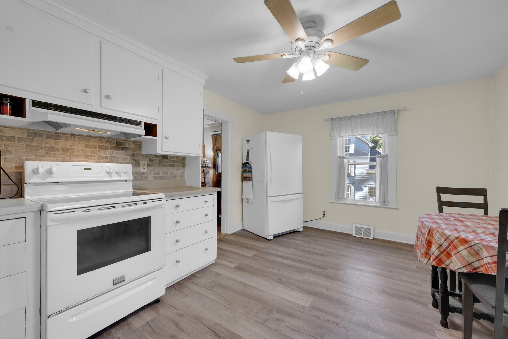 198-200 Southbridge Road Dudley, MA 01571 - Photo 7 of 31 Gallery Image 7