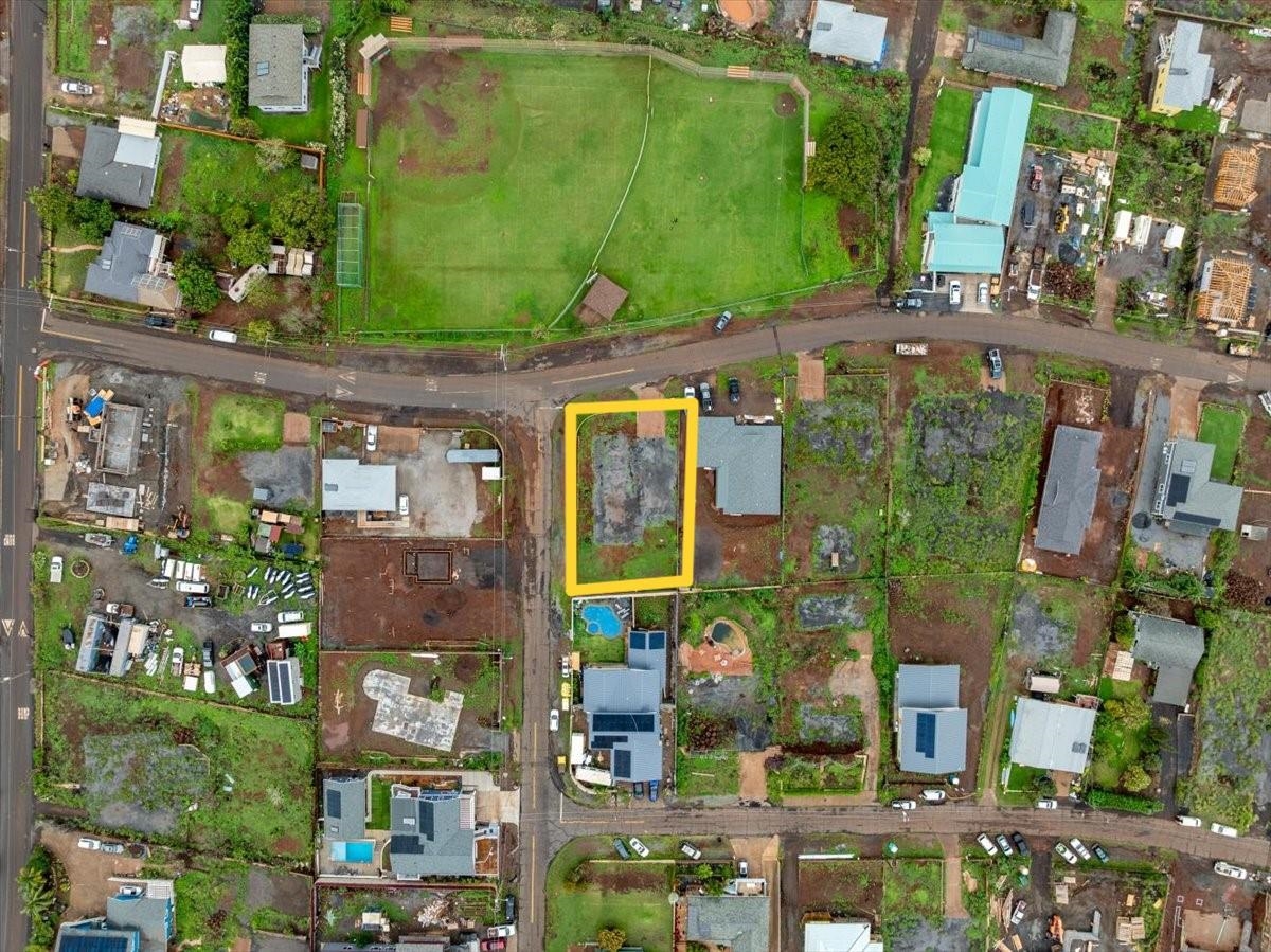 1560 Ainakea Road Lahaina, HI 96761 - Photo 18 of 25 front view of a building with street view