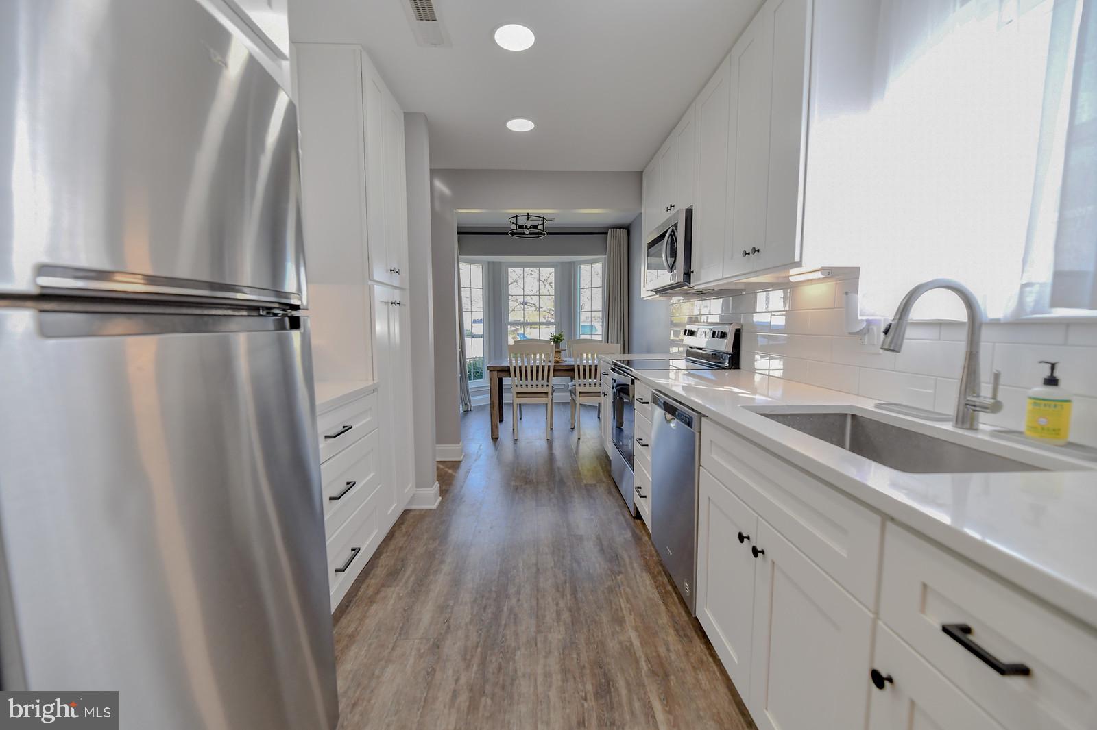 21 East Park Road Newtown, PA 18940 - Photo 4 of 25 Updated stainless appliances