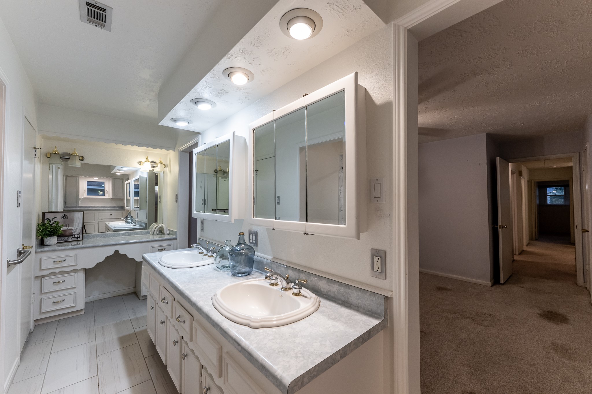 206 Hickory Ridge Drive Shenandoah, TX 77381 - Photo 21 of 35 a bathroom with a granite countertop double vanity sink and a mirror