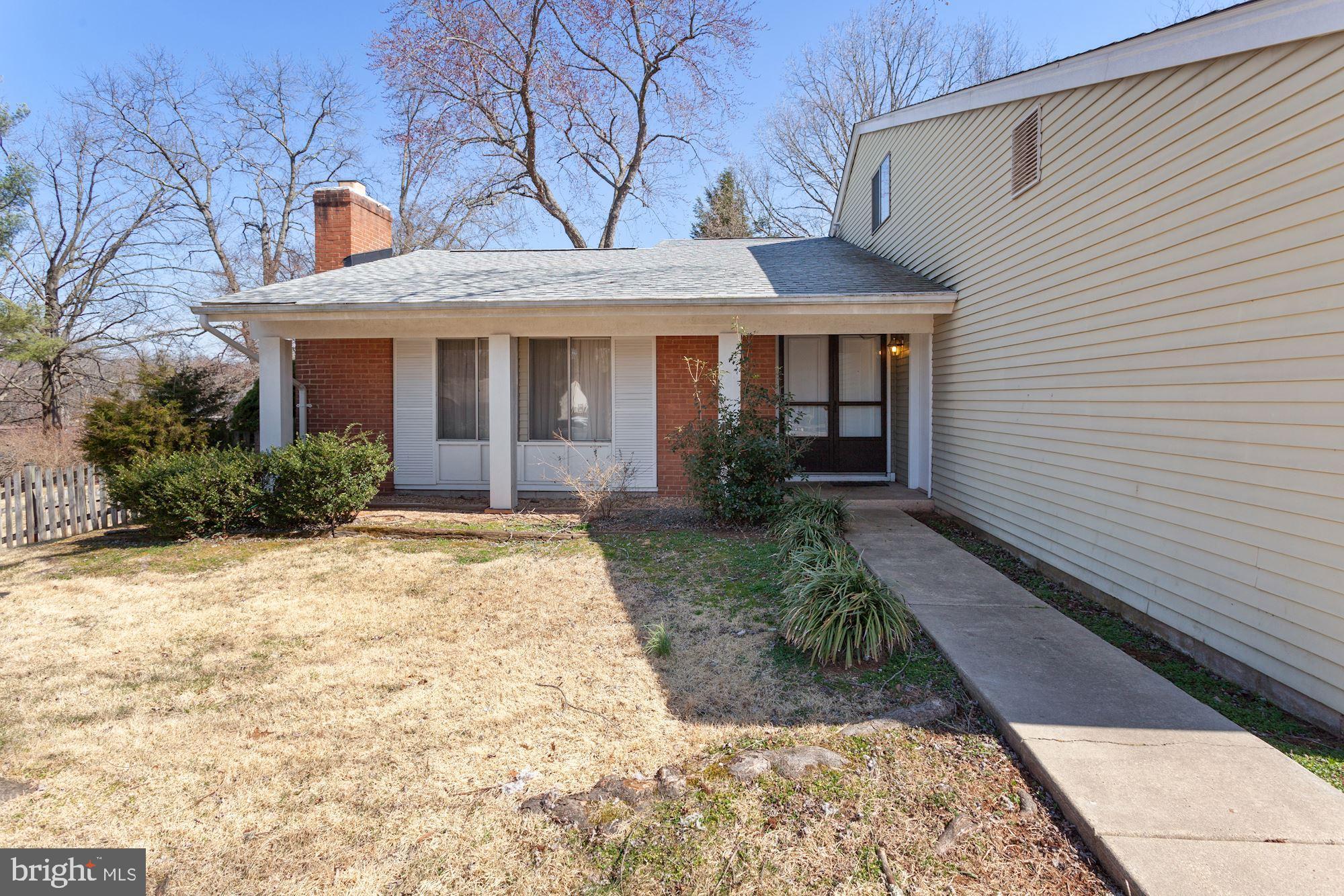 6 Greencastle Road Sterling, VA 20164 - Photo 4 of 27 Gallery Image 4