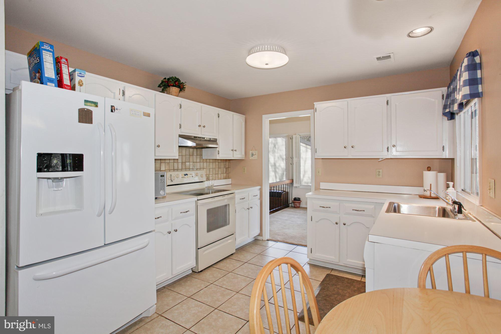 6 Greencastle Road Sterling, VA 20164 - Photo 5 of 27 Gallery Image 5