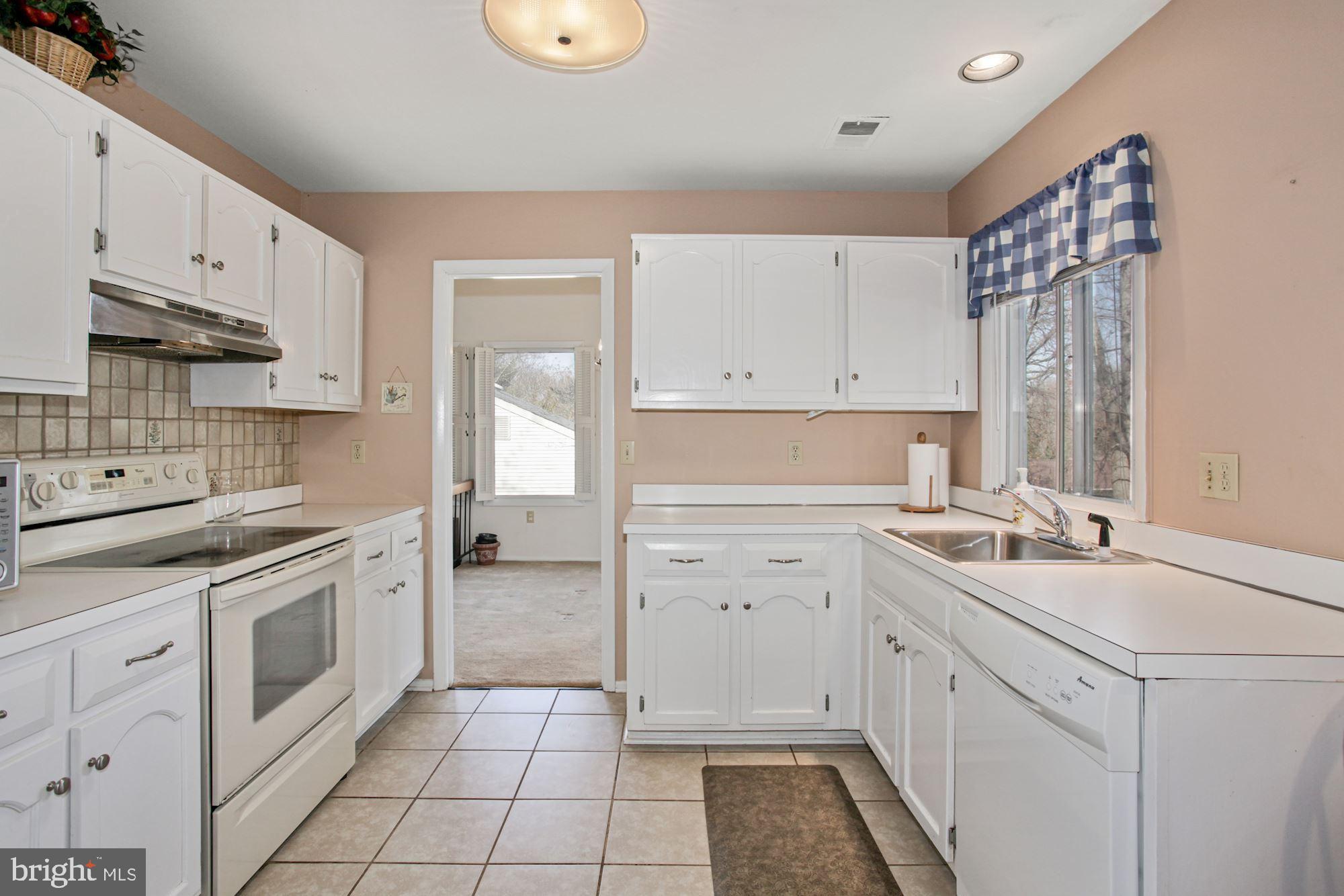 6 Greencastle Road Sterling, VA 20164 - Photo 6 of 27 Gallery Image 6