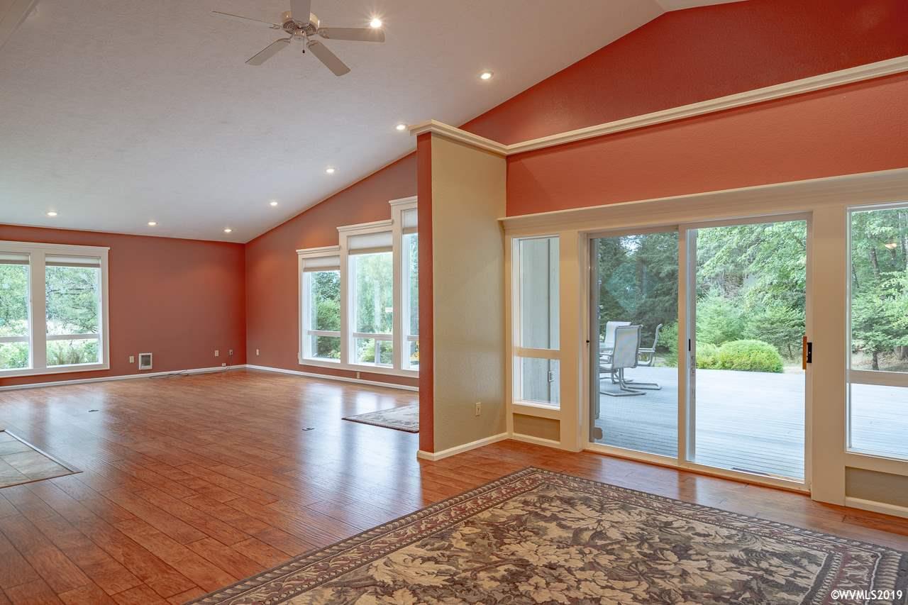 17486 Brown Road Dallas, OR 97338 - Photo 9 of 37