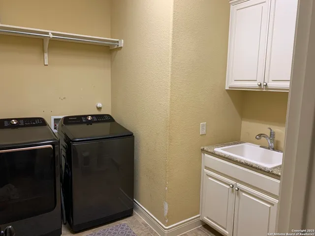 $850,000 | 42 Edge Water, San Antonio, TX 78258